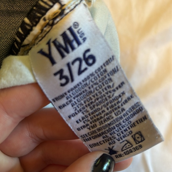 Distressed Jean Shorts High Rise - Picture 8 of 8